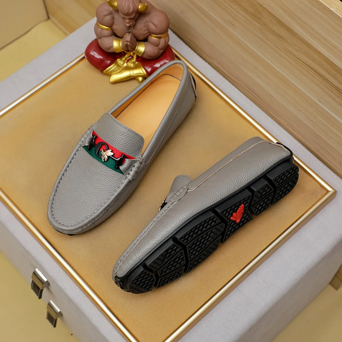 Men's shoes 💰360💰💰GUCCI Gucci official website synchronizes the latest model 🛃The upper is made of imported cowhide, 🐷leather lining, rubber outsole, 🎩🎩top-notch handcrafted workmanship with fine stitches and threads🔍definitely satisfy those perfectionist men who pursue high luxury quality 👏 Colors available! Code number 38-45 Large quantity in stock